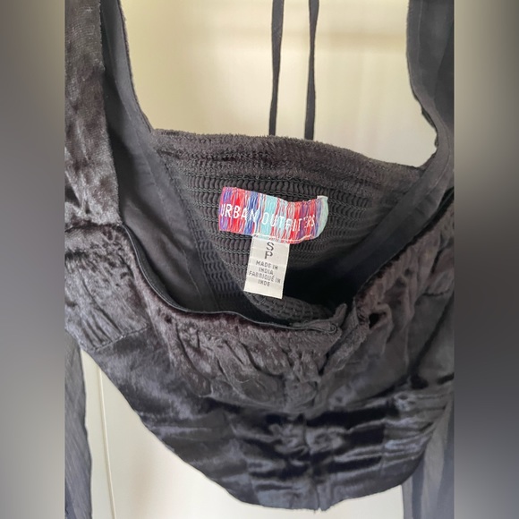 Black sheer sleeve velvet snap closure crop top - Picture 2 of 4